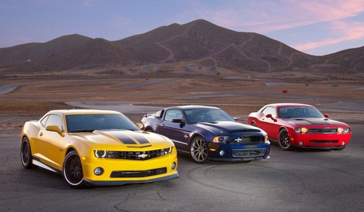 Исследование истории культовых мускульных автомобилей: Mustangs, Camaros и Challengers